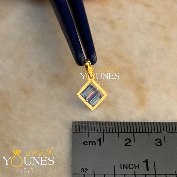 آویز طلا سواروسکی مربعی خاکستری هفت رنگ